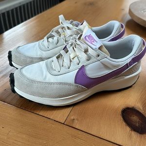 Women’s Nike Waffle Debut 7.5